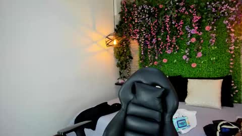 Sarah Deyvis online show from November 27, 6:54 pm