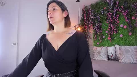 Sarah Deyvis online show from March 6, 3:25 am