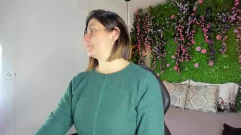 Sarah Deyvis online show from March 10, 3:44 am