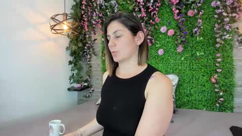 Sarah Deyvis online show from March 10, 3:50 pm