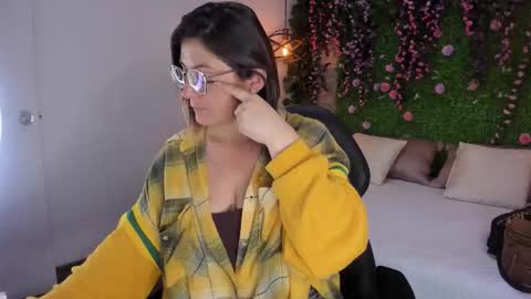 Sarah Deyvis online show from March 19, 3:21 am