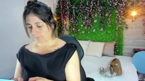 Sarah Deyvis online show from March 26, 3:23 am