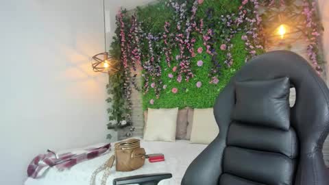 Sarah Deyvis online show from March 28, 4:23 am