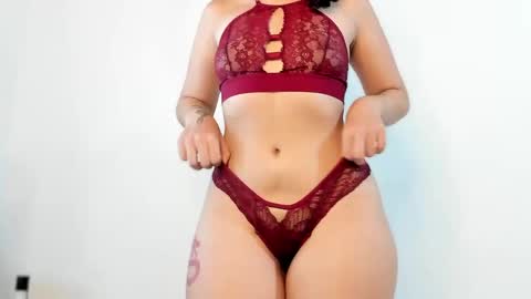 Snapshot of sarahgrant_ chatting on December 14, 2:45 am sarahgrant_ online show from December 14, 2:45 am