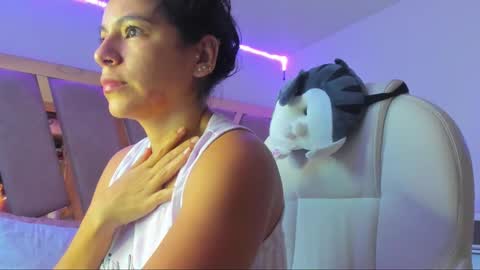 Snapshot of sarahhensoon chatting on December 16, 11:15 am sarahhensoon online show from December 16, 11:15 am