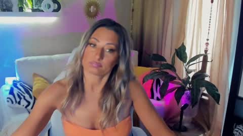 Divine Sarah NONUDE model online show from May 26, 7:48 am