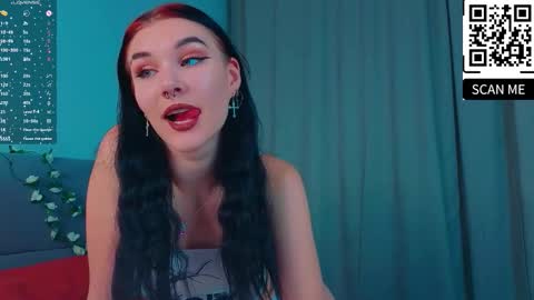 Snapshot of sarahhunny chatting on October 4, 9:13 pm Sarah online show from October 4, 9:13 pm