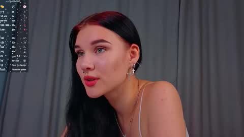 Snapshot of sarahhunny chatting on October 5, 10:18 pm Sarah online show from October 5, 10:18 pm