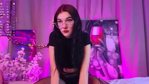 Snapshot of sarahhunny chatting on November 23, 9:25 pm Sarah online show from November 23, 9:25 pm