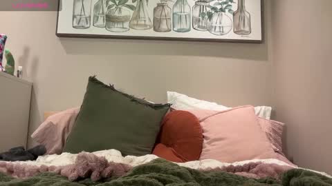 sarahinparadise online show from September 18, 5:31 am