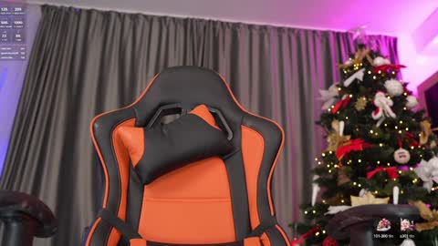 Sarahjadore online show from December 23, 10:44 pm