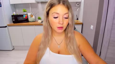 Snapshot of sarahmils chatting on October 11, 1:42 pm Sarah online show from October 11, 1:42 pm