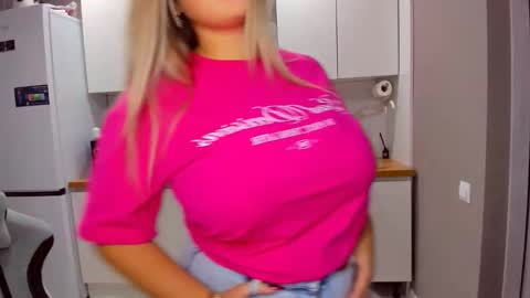 Snapshot of sarahmils chatting on October 17, 2:19 pm Sarah online show from October 17, 2:19 pm