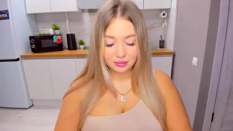 Snapshot of sarahmils chatting on October 20, 2:39 pm Sarah online show from October 20, 2:39 pm