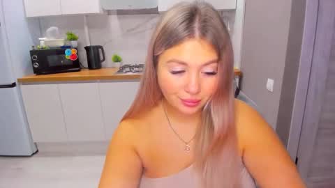 Snapshot of sarahmils chatting on October 29, 2:19 pm Sarah online show from October 29, 2:19 pm