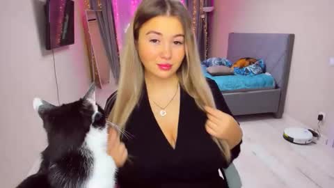 Sarah online show from December 18, 5:41 pm