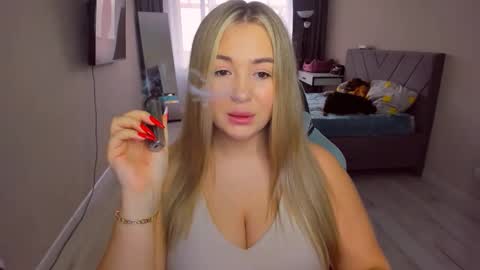 Sarah online show from March 18, 1:47 pm