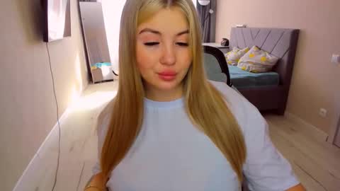 Sarah online show from March 23, 11:36 am