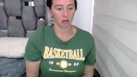 Snapshot of sarahott_1 chatting on December 3, 6:06 pm Lia online show from December 3, 6:06 pm