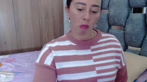 Snapshot of sarahott_1 chatting on January 18, 8:40 pm Lia online show from January 18, 8:40 pm