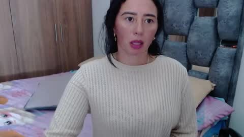 Snapshot of sarahott_1 chatting on January 27, 7:35 pm Lia online show from January 27, 7:35 pm