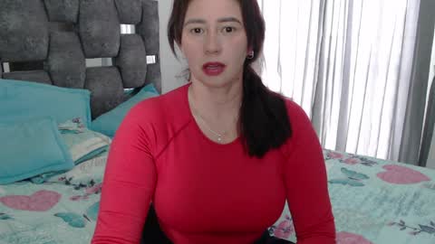 Snapshot of sarahott_1 chatting on March 27, 8:30 pm Lia online show from March 27, 8:30 pm
