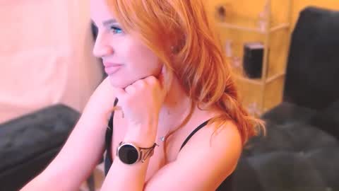 Sarah  Follow me  Thumb UP  online show from January 6, 4:26 am