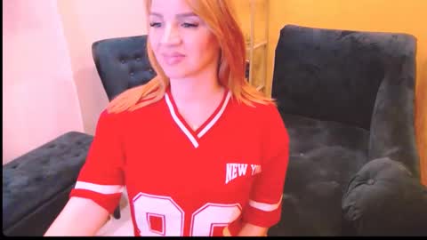 Sarah  Follow me  Thumb UP  online show from January 31, 1:23 pm