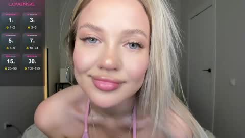Snapshot of sarahphyllis chatting on April 15, 8:53 pm sarahphyllis online show from April 15, 8:53 pm