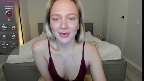 Snapshot of sarahphyllis chatting on May 15, 7:32 pm sarahphyllis online show from May 15, 7:32 pm