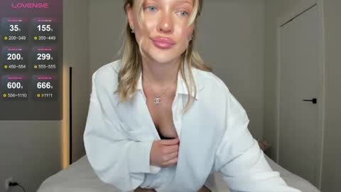 Snapshot of sarahphyllis chatting on May 30, 9:23 pm sarahphyllis online show from May 30, 9:23 pm