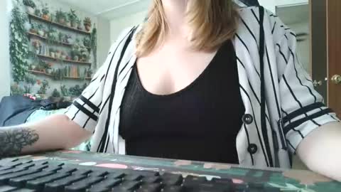 Sarah online show from May 21, 6:59 pm