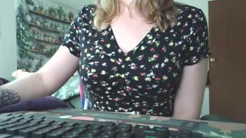 Sarah online show from May 27, 8:50 pm