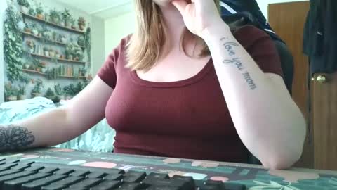 Sarah online show from June 3, 8:14 pm
