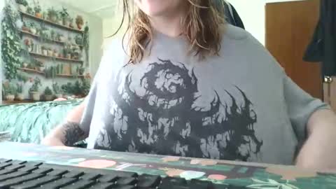 Sarah online show from June 4, 8:04 pm