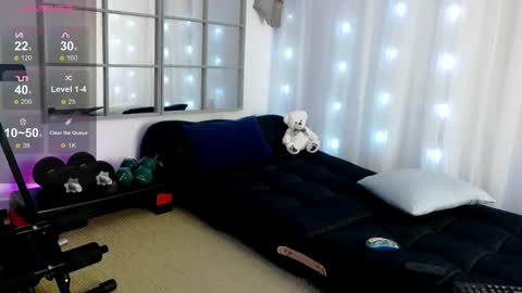 sarahraiynex online show from June 7, 10:30 am