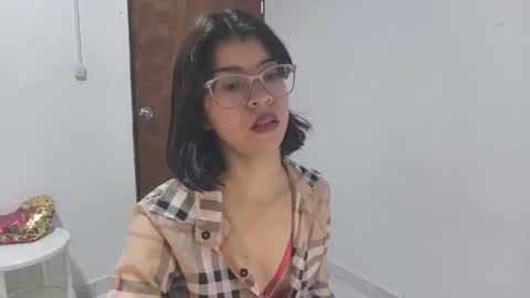 Sarah  online show from September 27, 1:05 pm