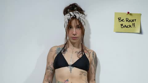 Snapshot of sarai18_ chatting on April 11, 10:08 am Sarai online show from April 11, 10:08 am