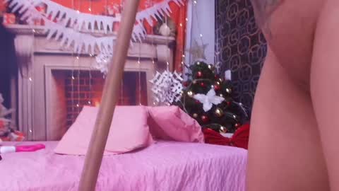 Sara  online show from December 24, 4:08 pm