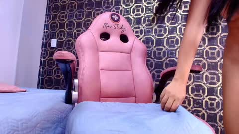 Sara  online show from January 15, 2:56 pm