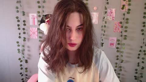 Snapshot of sarakinski chatting on December 24, 6:00 am Sara online show from December 24, 6:00 am