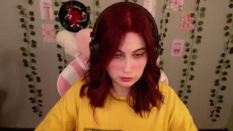 Snapshot of sarakinski chatting on December 24, 1:28 pm Sara online show from December 24, 1:28 pm