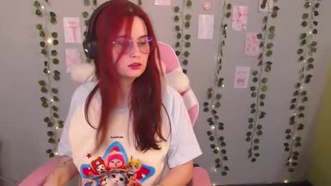 Snapshot of sarakinski chatting on January 6, 10:08 am Sara online show from January 6, 10:08 am