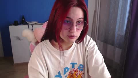 Snapshot of sarakinski chatting on March 31, 11:10 am Sara online show from March 31, 11:10 am