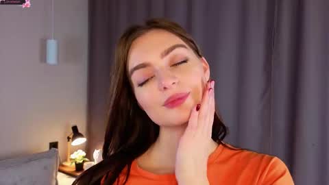 Snapshot of sarakinsly chatting on November 28, 6:16 am Rosie online show from November 28, 6:16 am