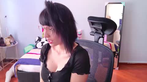 saraleepoison online show from October 2, 6:37 pm