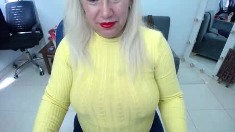 Snapshot of saralovens chatting on September 30, 3:28 pm Saraloves online show from September 30, 3:28 pm