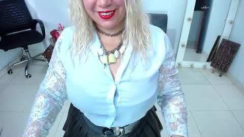 Snapshot of saralovens chatting on October 14, 1:12 pm Saraloves online show from October 14, 1:12 pm