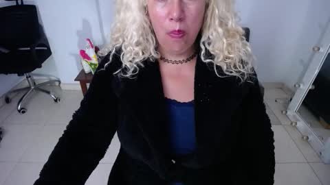 Snapshot of saralovens chatting on November 9, 1:48 am Saraloves online show from November 9, 1:48 am