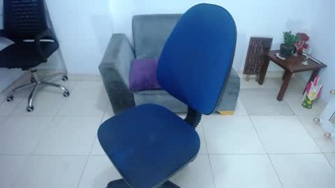 Snapshot of saralovens chatting on December 5, 10:57 am Saraloves online show from December 5, 10:57 am